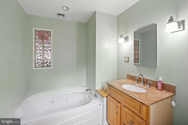 895 SYCAMORE DR, Southampton, PA 18966