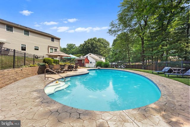 895 SYCAMORE DR, Southampton, PA 18966
