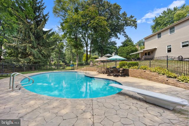 895 SYCAMORE DR, Southampton, PA 18966