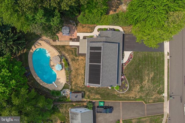 895 SYCAMORE DR, Southampton, PA 18966