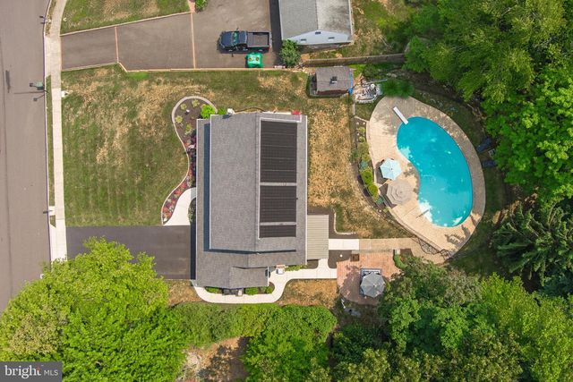 895 SYCAMORE DR, Southampton, PA 18966