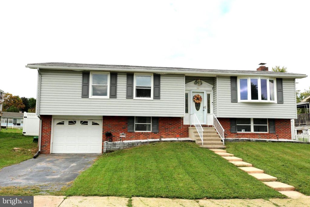 507 OAKWOOD DR, Dover, PA 17315