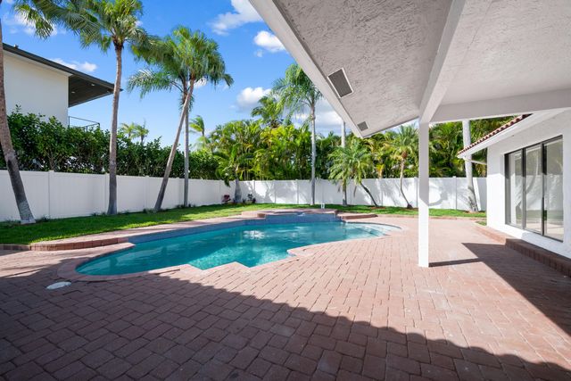 10141 SW 3rd Street, Plantation, FL 33324