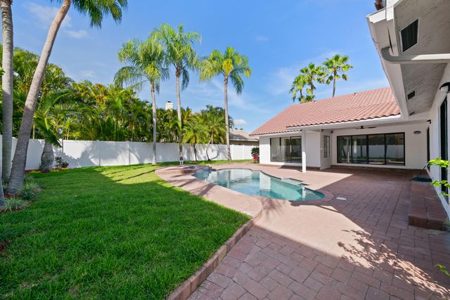 10141 SW 3rd Street, Plantation, FL 33324