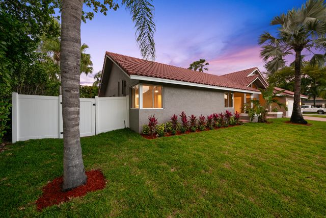 10141 SW 3rd Street, Plantation, FL 33324