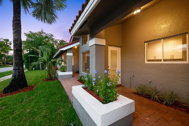 10141 SW 3rd Street, Plantation, FL 33324