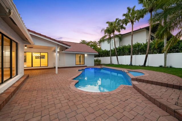 10141 SW 3rd Street, Plantation, FL 33324