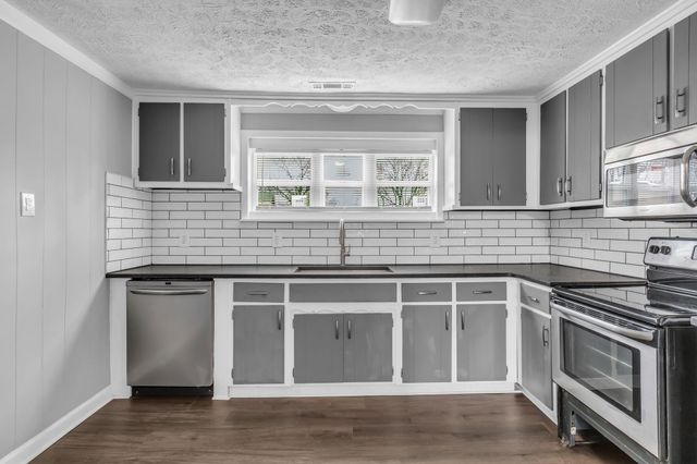 3806 Fairview Dr, Nashville, TN 37218