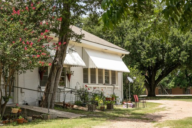 515 N Colorado Street, Burton, TX 77835