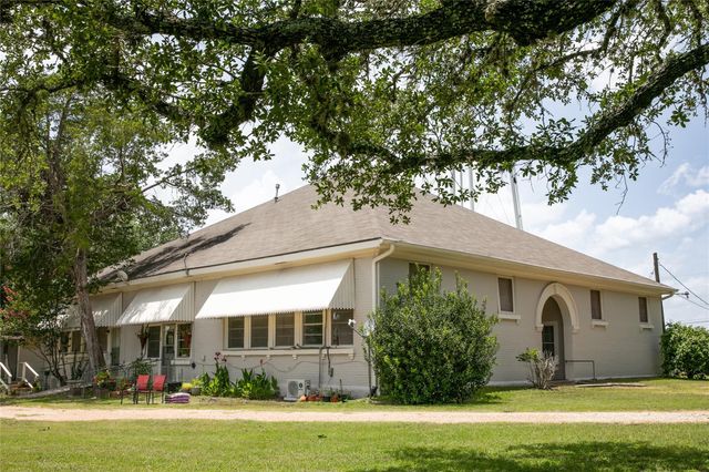 515 N Colorado Street, Burton, TX 77835