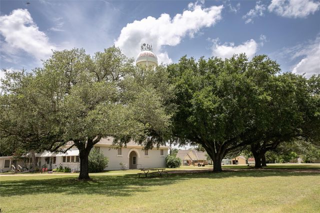 515 N Colorado Street, Burton, TX 77835