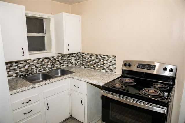 515 N Colorado Street, Burton, TX 77835