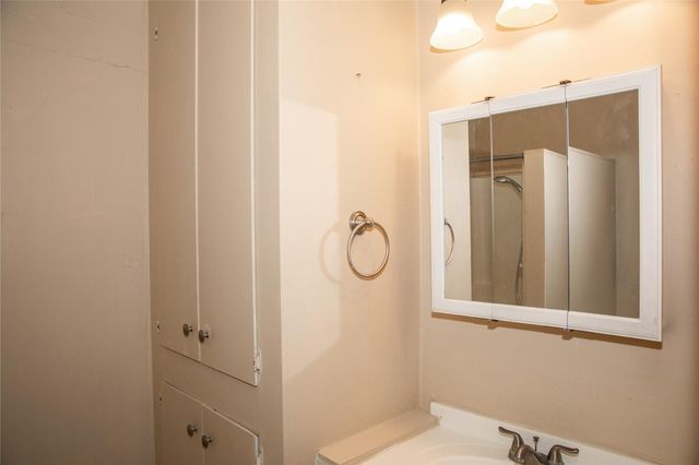 515 N Colorado Street, Burton, TX 77835