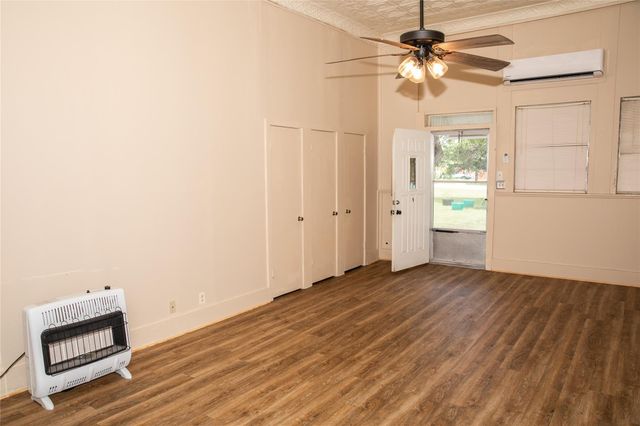 515 N Colorado Street, Burton, TX 77835