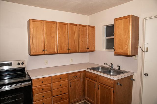 515 N Colorado Street, Burton, TX 77835