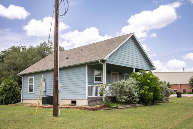 515 N Colorado Street, Burton, TX 77835