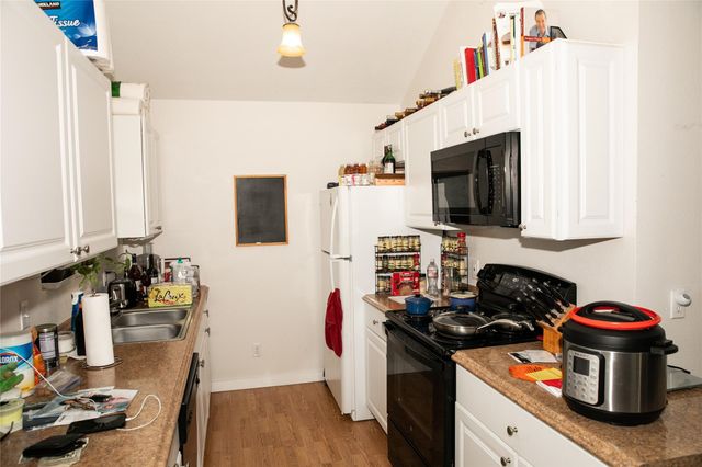 515 N Colorado Street, Burton, TX 77835