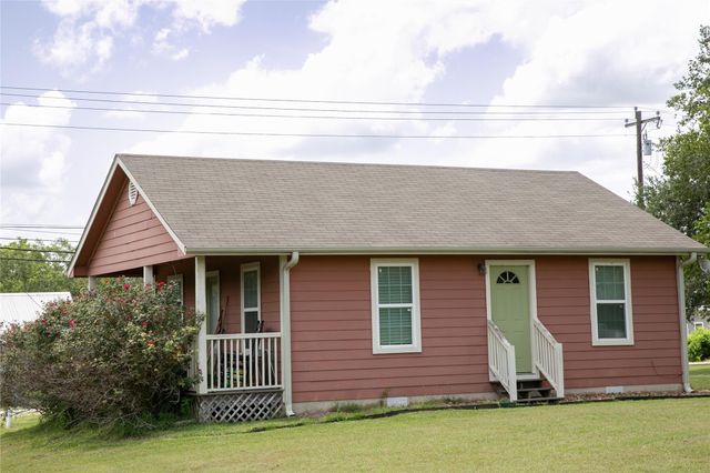 515 N Colorado Street, Burton, TX 77835