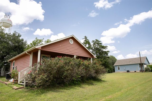 515 N Colorado Street, Burton, TX 77835