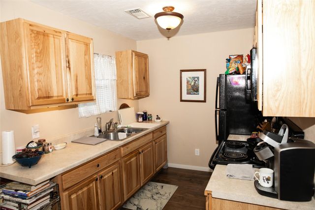 515 N Colorado Street, Burton, TX 77835