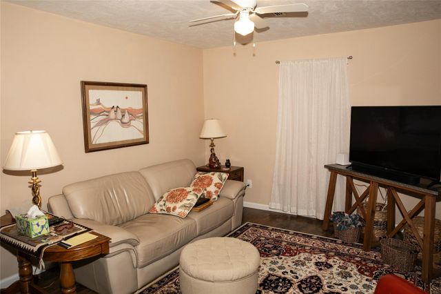 515 N Colorado Street, Burton, TX 77835