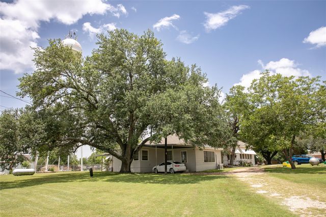 515 N Colorado Street, Burton, TX 77835