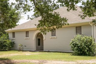 515 N Colorado Street, Burton, TX 77835
