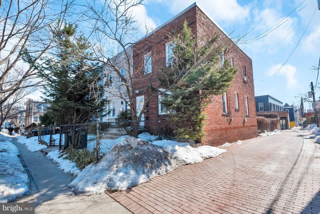 1016 IRVING ST NW, Washington, DC 20010