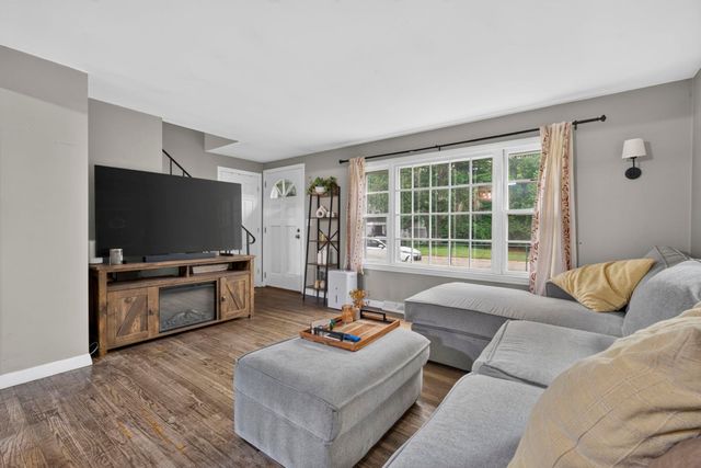 16 East Chamberlain Road, Merrimack, NH 03054