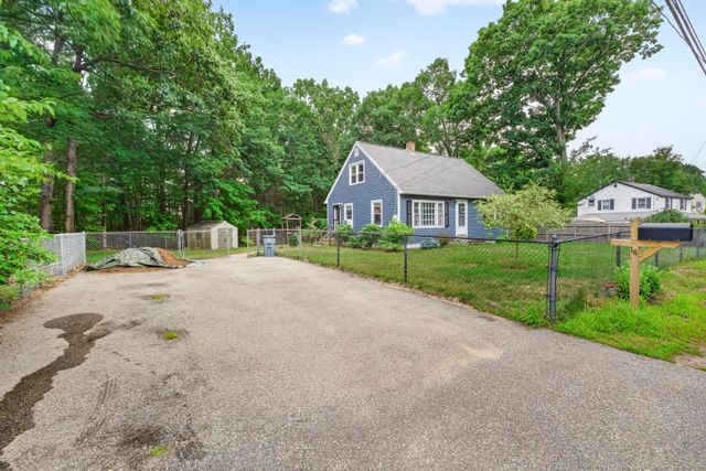 16 East Chamberlain Road, Merrimack, NH 03054