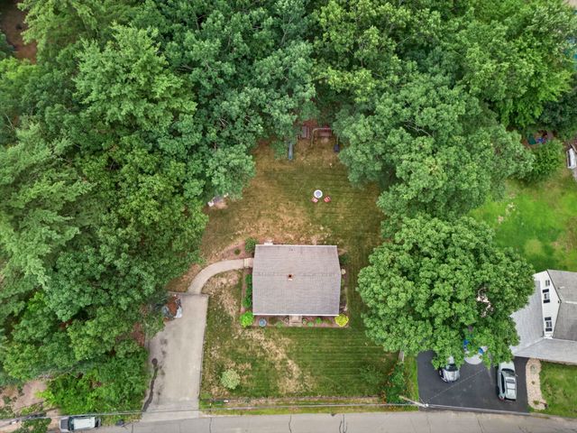 16 East Chamberlain Road, Merrimack, NH 03054