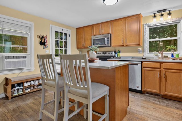 16 East Chamberlain Road, Merrimack, NH 03054