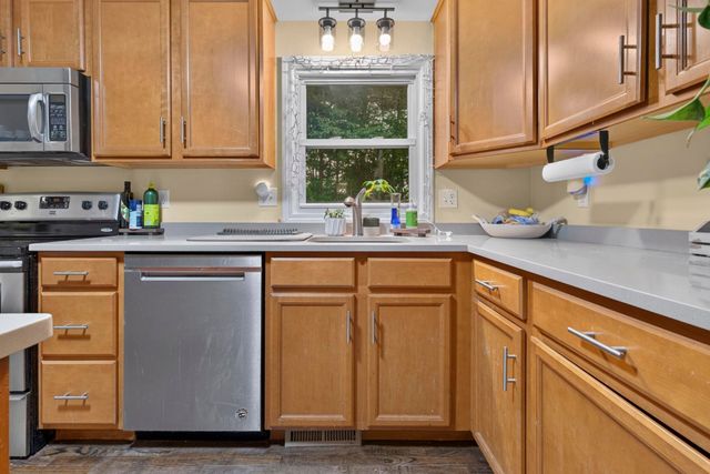 16 East Chamberlain Road, Merrimack, NH 03054