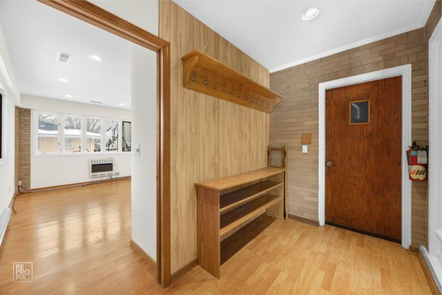 17w120 Woodland Avenue, Bensenville, IL 60106