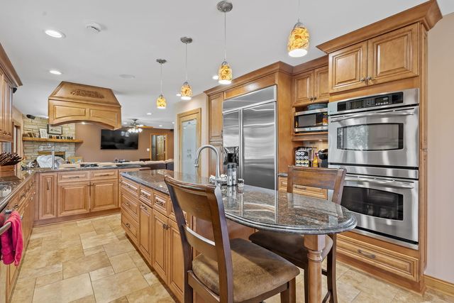 27 Equestrian Way, Lemont, IL 60439