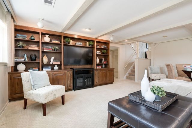 8929 National Avenue, Morton Grove, IL 60053