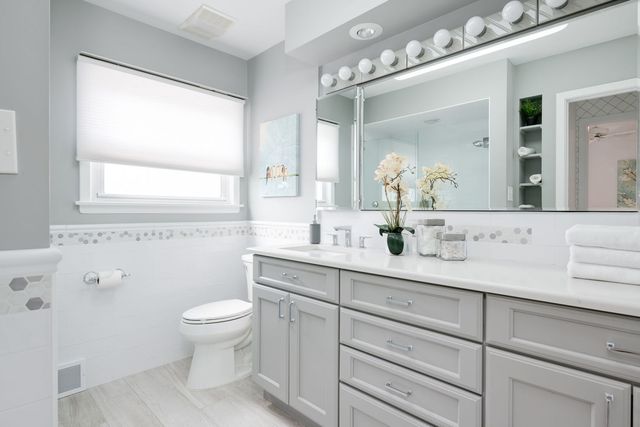 8929 National Avenue, Morton Grove, IL 60053