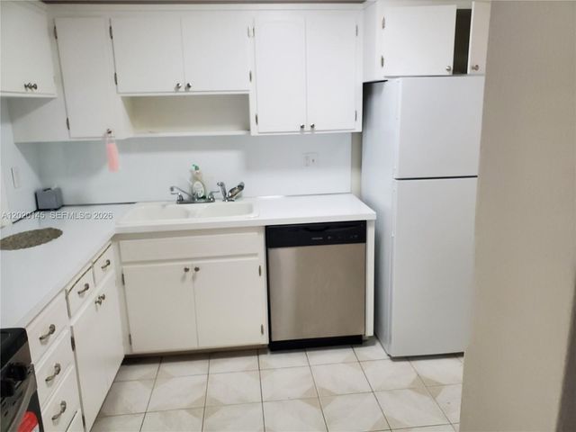 330 SE 2nd St 203H, Hallandale Beach, FL 33009