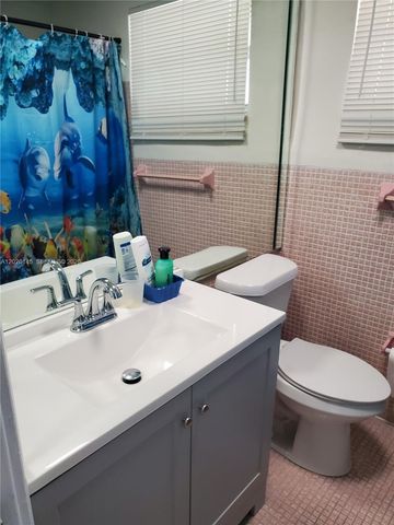 330 SE 2nd St 203H, Hallandale Beach, FL 33009