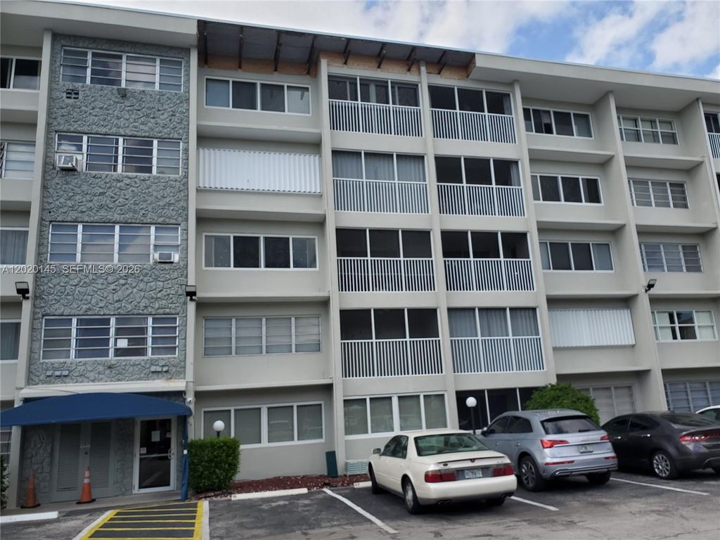 330 SE 2nd St 203H, Hallandale Beach, FL 33009