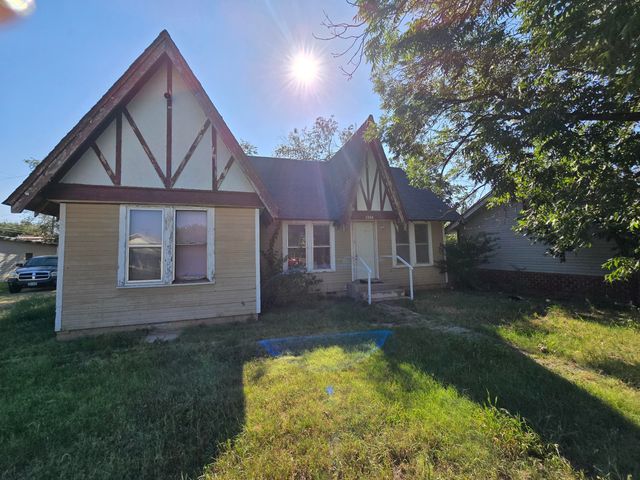 1004 Nassau, Plainview, TX 79072