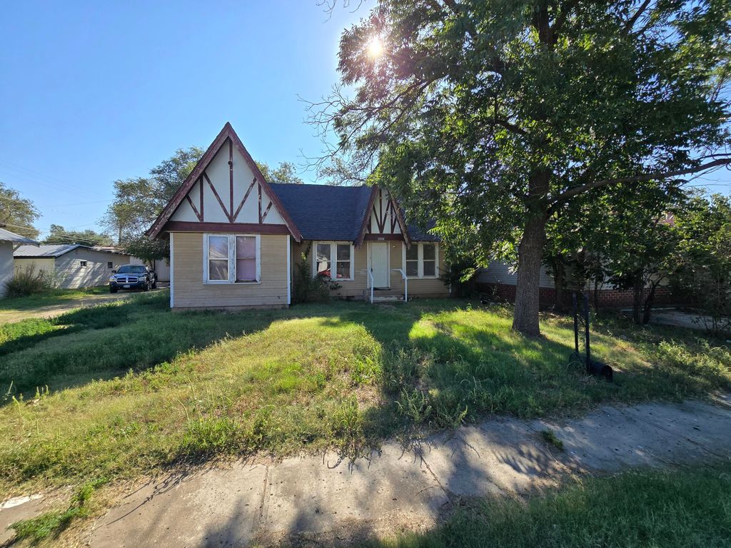 1004 Nassau, Plainview, TX 79072