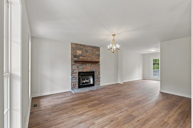 2275 Yeager Dr, Clarksville, TN 37040
