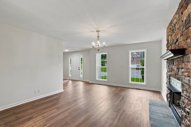 2275 Yeager Dr, Clarksville, TN 37040