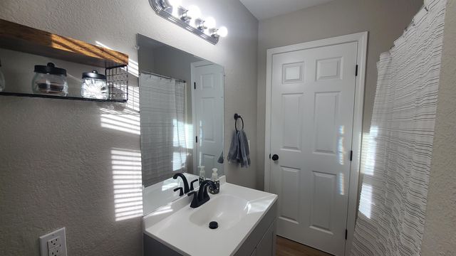 1923 Robbins St, Augusta, KS 67010