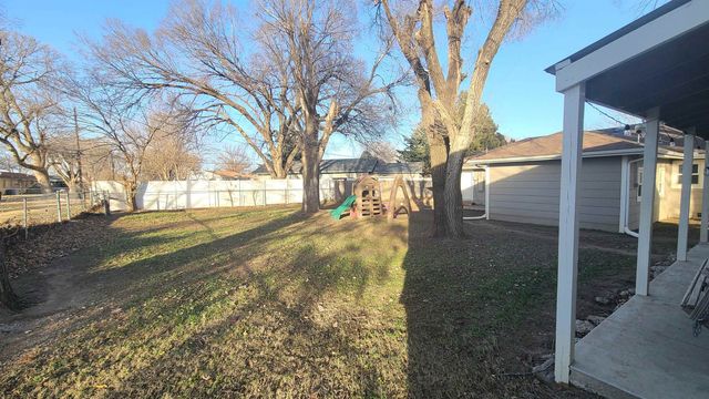 1923 Robbins St, Augusta, KS 67010