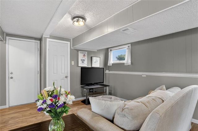 14112 W 92nd Terrace, Lenexa, KS 66215