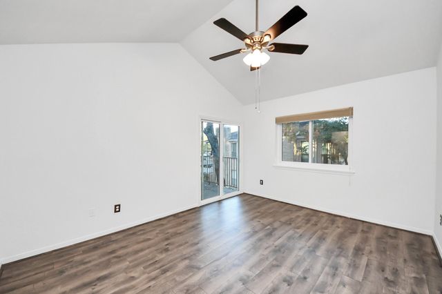 3500 Tangle Brush Drive 1, The Woodlands, TX 77381