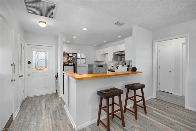 1513 Edgewater CIR, Fort Myers, FL 33919