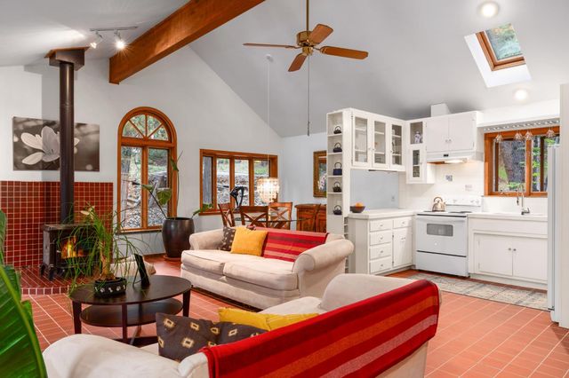 6742 Diamond Dr, Pollock Pines, CA 95726
